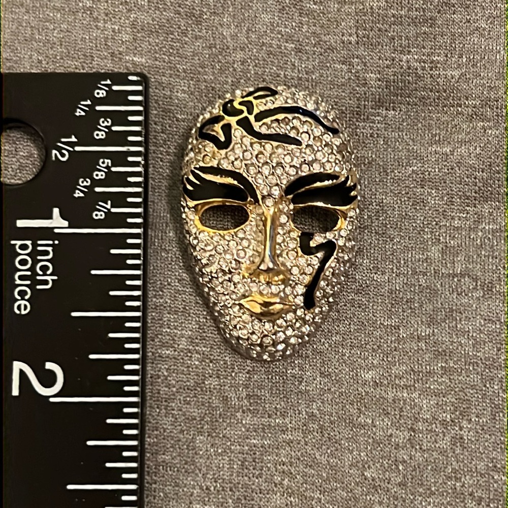 Brooch